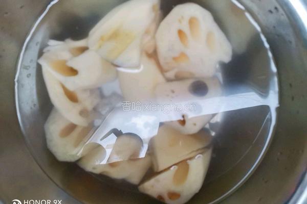 莲藕炖猪蹄的做法图解4