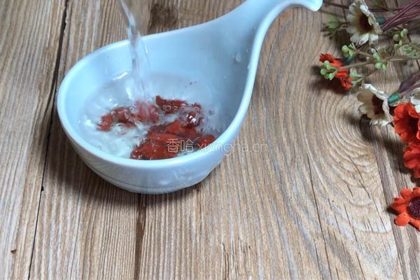 木耳炒小白菜的做法图解3