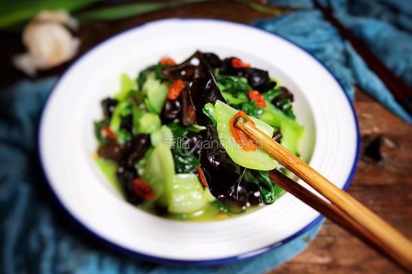 木耳炒小白菜的做法图解10