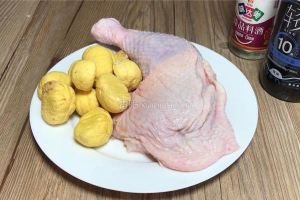 板栗焖鸡肉的做法图解1