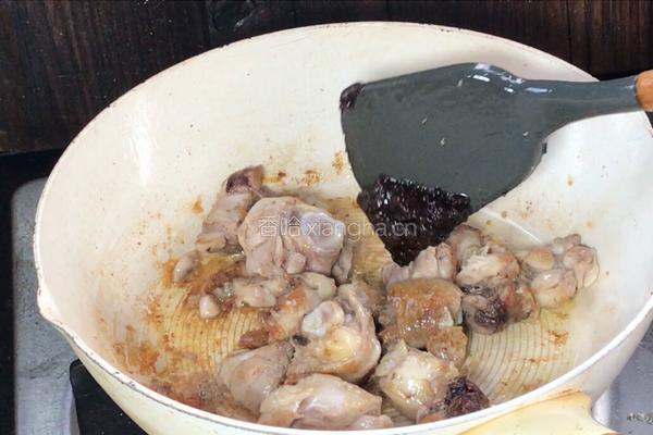 板栗焖鸡肉的做法图解8