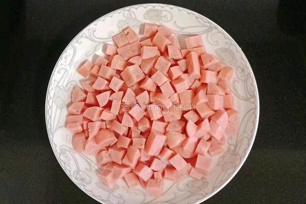 毛豆米炒火腿肠的做法图解1