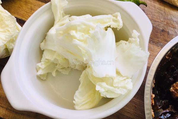 砂锅红烧肉炖白菜的做法图解1