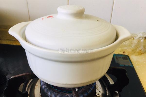 砂锅红烧肉炖白菜的做法图解7