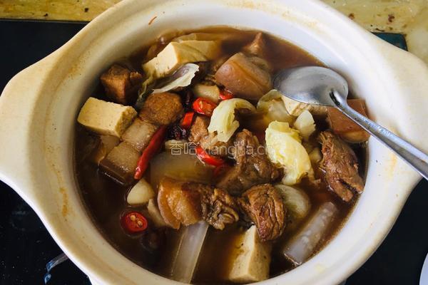 砂锅红烧肉炖白菜的做法图解8