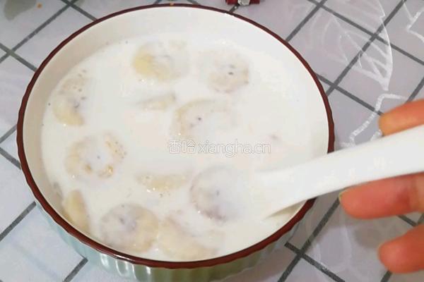 香蕉牛奶燕麦粥的做法图解3