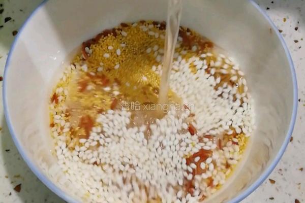 地瓜粥的做法图解1
