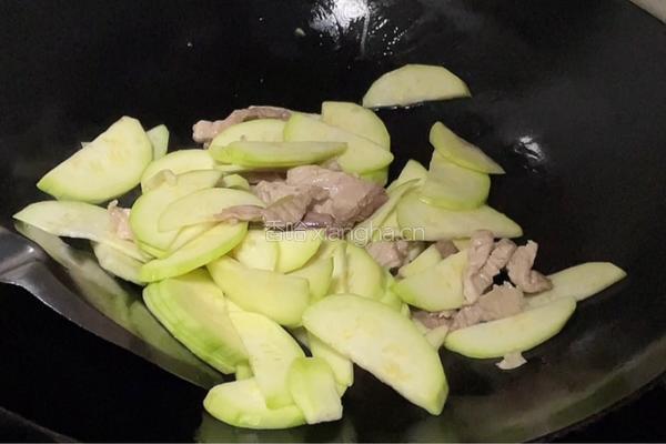 肉片炒丝瓜的做法图解5