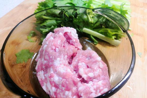 芹菜猪肉馅的做法图解1