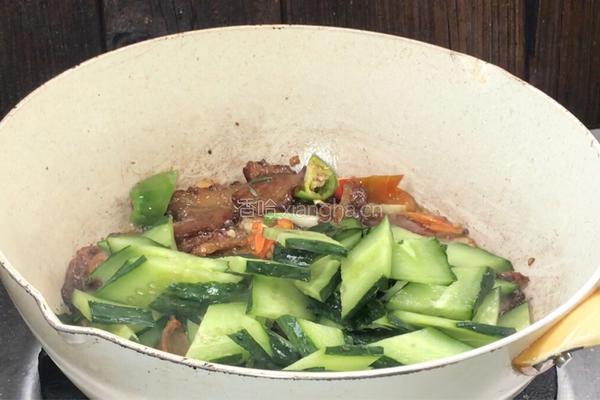 熏肉炒黄瓜的做法图解9