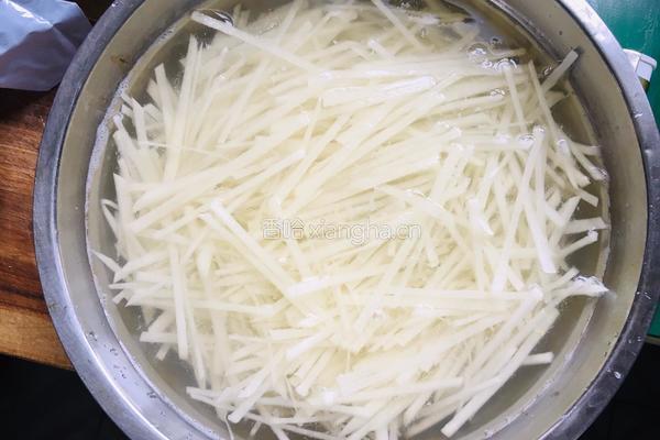 青椒土豆丝的做法图解2