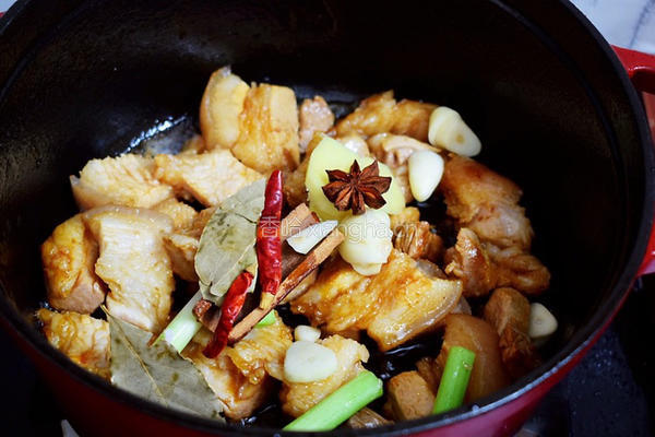 板栗红烧肉的做法图解6