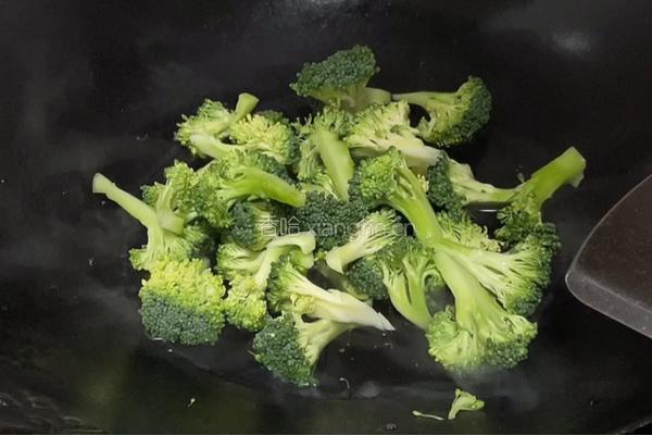 清炒西兰花的做法图解3