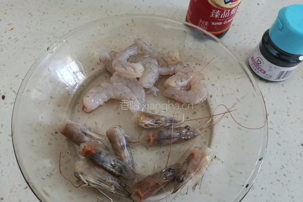 虾仁丝瓜炒白玉菇的做法图解2