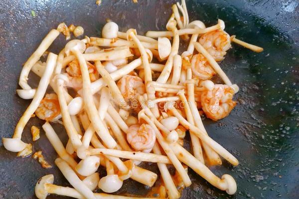 虾仁丝瓜炒白玉菇的做法图解8