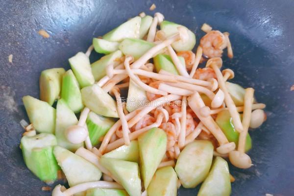虾仁丝瓜炒白玉菇的做法图解9