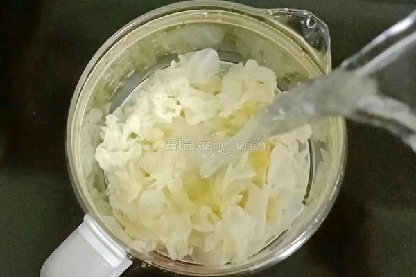 银耳酒酿水果羹的做法图解6