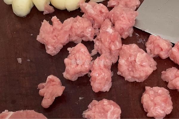 荸荠瘦肉汤的做法图解4