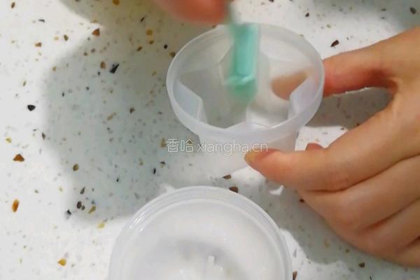 虾仁蒸蛋的做法图解1