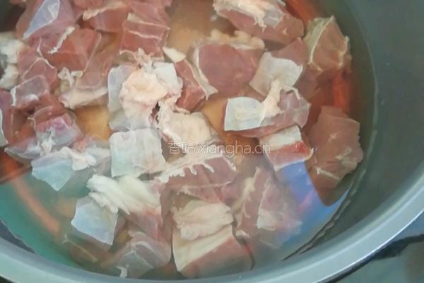 西红柿牛肉的做法图解1
