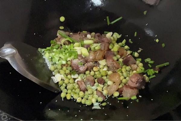 腊肠炒豌豆的做法图解6