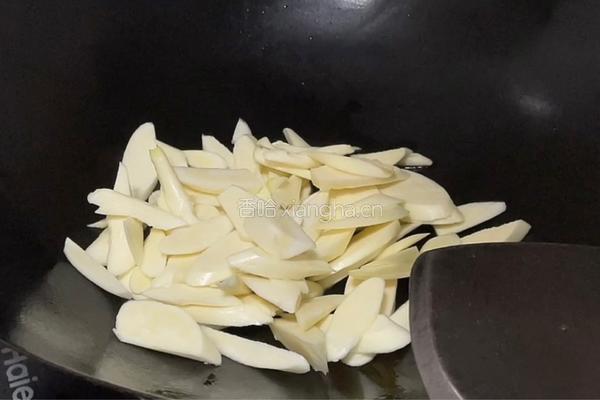 红烧茭白的做法图解1