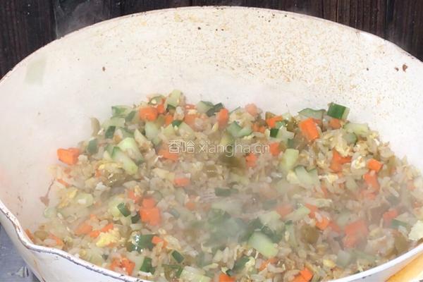 酸豇豆蛋炒饭的做法图解9