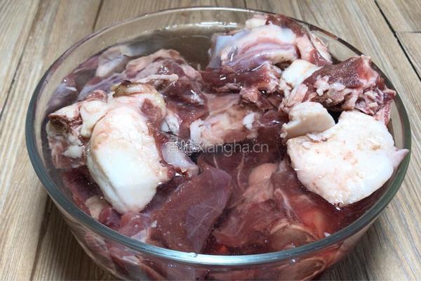 莲藕炖羊肉的做法图解1