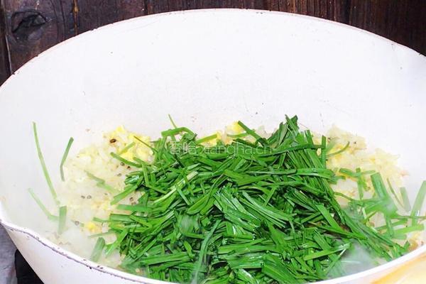 韭菜鸡蛋炒饭的做法图解5