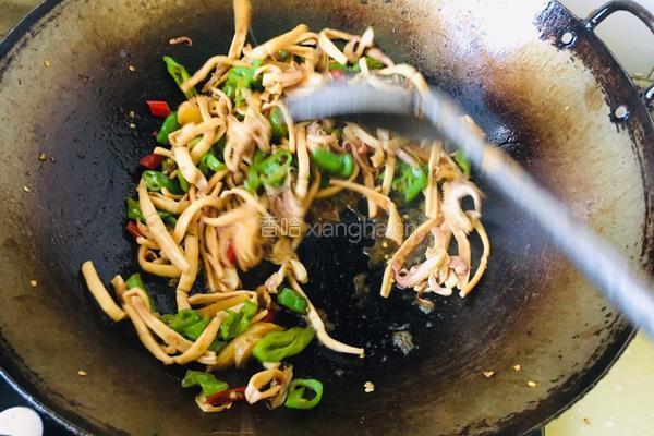 泡椒鱿鱼丝的做法图解13