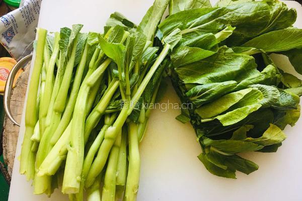 菜心豆腐汤的做法图解1