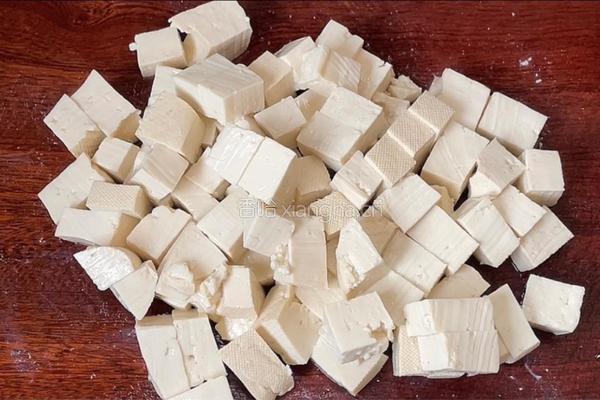 豆腐虾仁汤的做法图解1