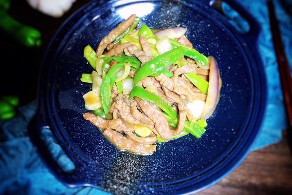 青椒洋葱炒牛肉的做法图解12