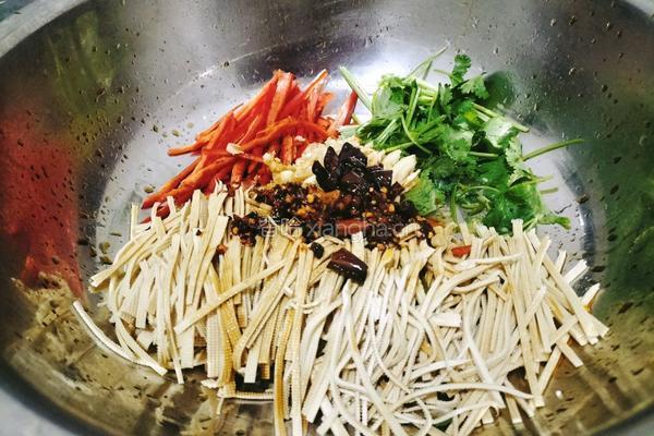凉拌豆腐丝的做法图解2