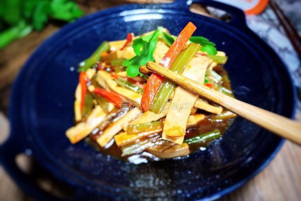 芹菜炒豆腐干的做法图解11