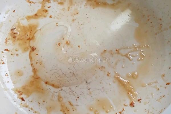 鸡蛋酱茼蒿的做法图解1
