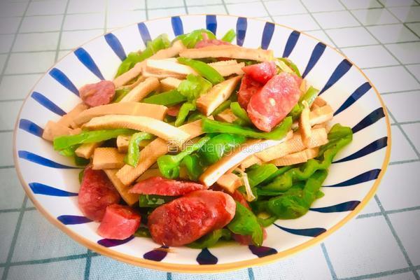 青椒豆干炒腊肠的做法图解11