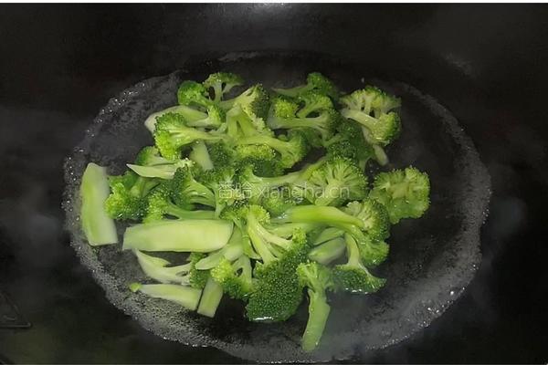 蒜蓉西兰花的做法图解3