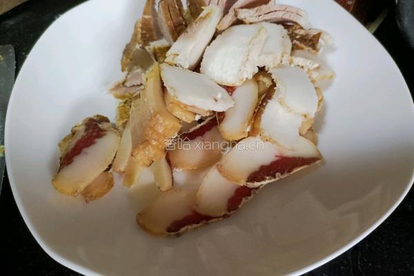 回锅肉炒白萝卜的做法图解3