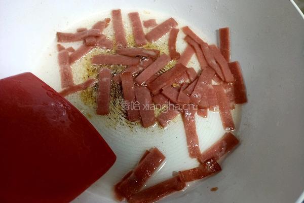 青椒培根炒蟹味菇的做法图解10