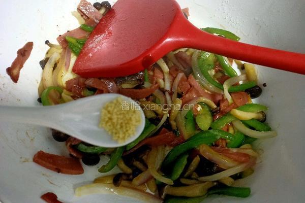 青椒培根炒蟹味菇的做法图解15