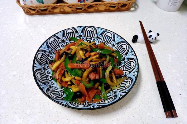 青椒培根炒蟹味菇的做法图解17