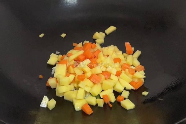 胡萝卜土豆丁的做法图解4