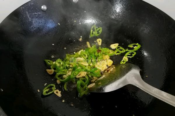 青椒腊肠的做法图解7