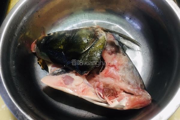 鱼头豆腐汤的做法图解1