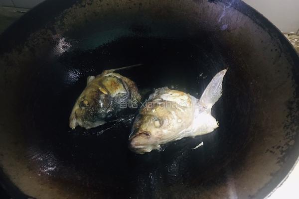 鱼头豆腐汤的做法图解2
