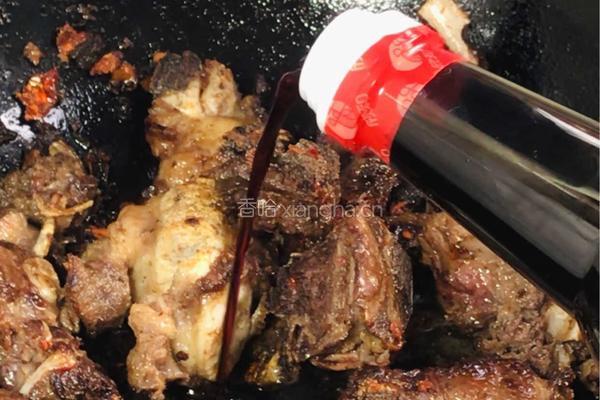 萝卜炖牛骨汤的做法图解4