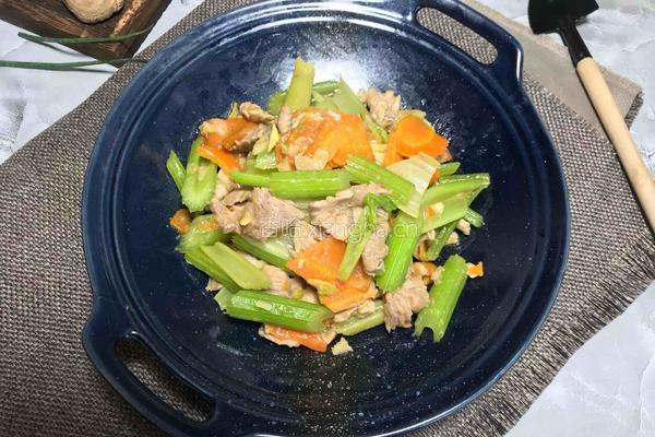 芹菜炒牛肉的做法图解11