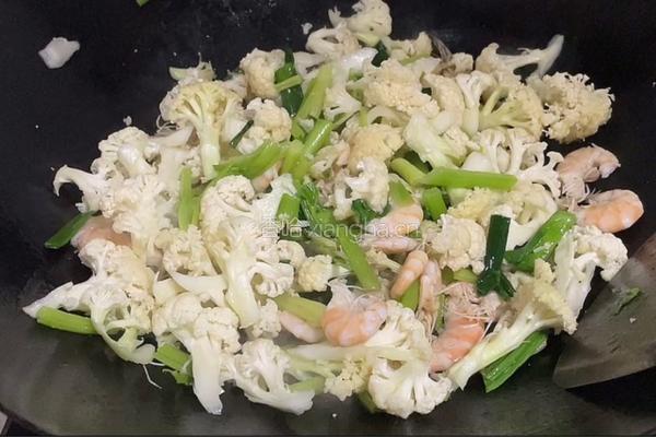 虾仁炒花菜的做法图解6