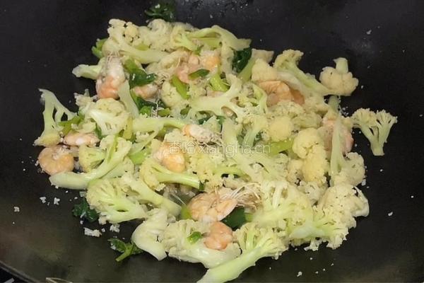 虾仁炒花菜的做法图解8